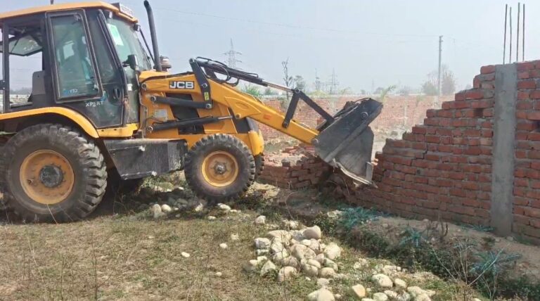 एमडीडीए की बड़ी कार्रवाई, सेलाकुई में 10 बीघा अवैध प्लाटिंग पर चला बुलडोजर