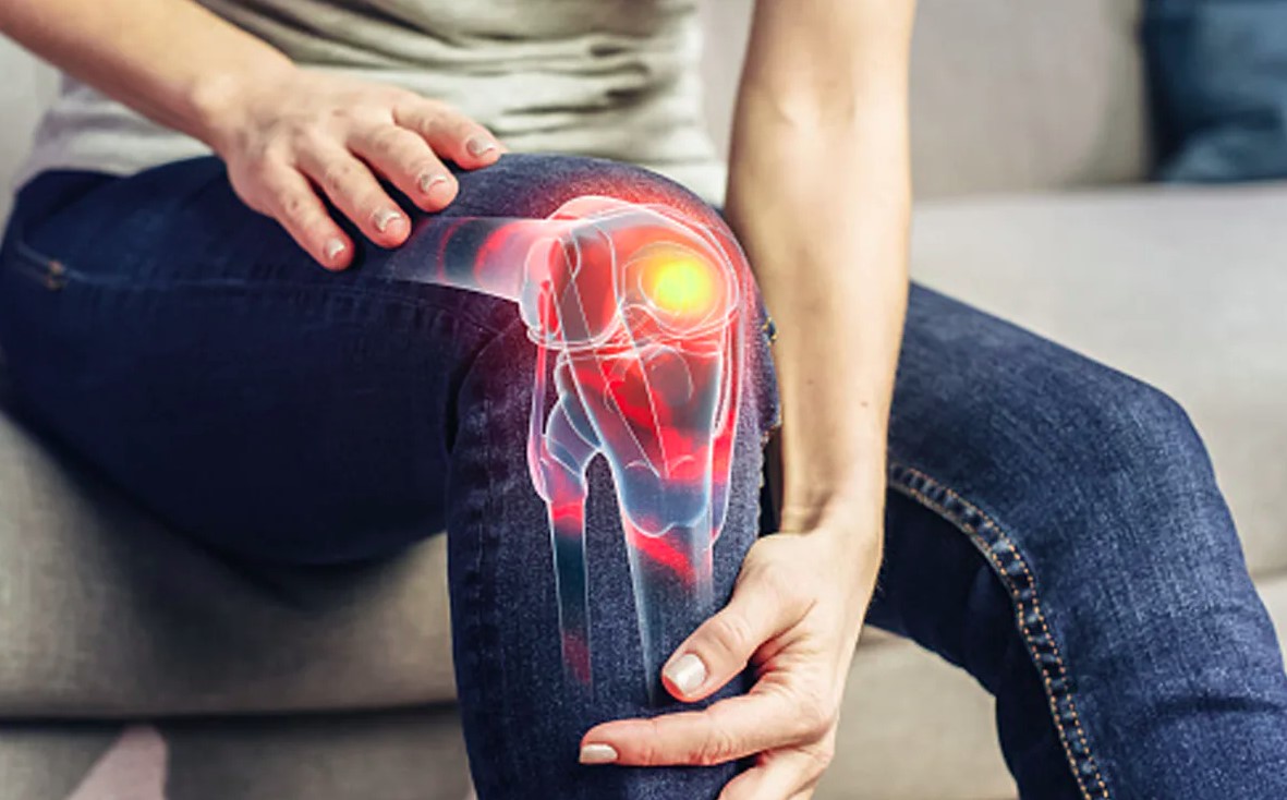 घुटनों के दर्द से पाना चाहते हैं राहत, तो इन योगासनों का करें अभ्यास, मिलेगा फायदा