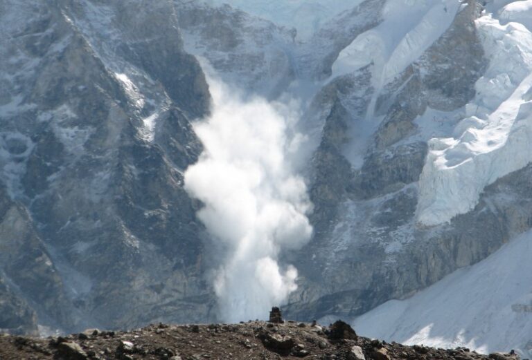 उत्तराखंड में हिमस्खलन का खतरा: ऊंचाई वाले इलाकों के लिए डीजीआरई की चेतावनी जारी