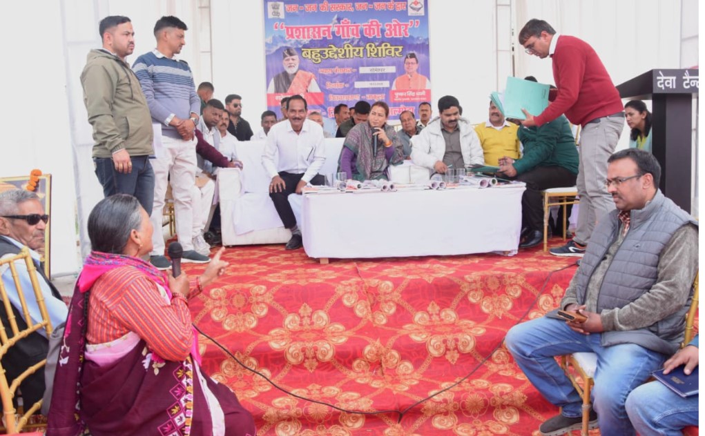 मंत्री रेखा आर्या ने किया 110 शिकायतों का मौके पर निस्तारण