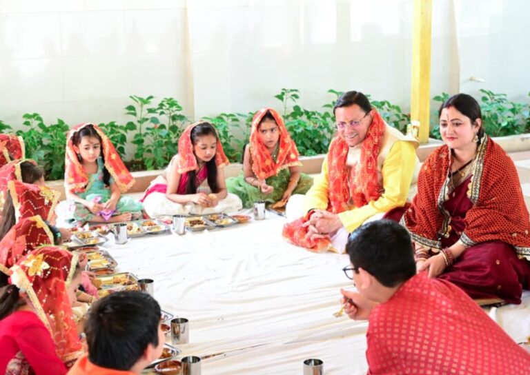 मुख्यमंत्री धामी ने रामनवमी के शुभ अवसर पर किया कन्या पूजन