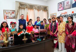 मुख्यमंत्री धामी ने सपरिवार मनाया लोकपर्व फूलदेई, प्रदेशवासियों को दी शुभकामनाएं