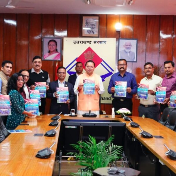 मुख्यमंत्री धामी ने ‘प्रयास बेहतर कल के लिए’ स्मारिका का किया विमोचन