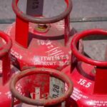 औरैया में अवैध गैस गोदाम का भंडाफोड़, घर से मिले सिलिंडर और तेजाब की बोतलें