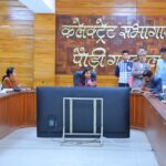 जनता मिलन में डीएम पौड़ी ने सुनीं जनसमस्याएं, कई मामलों का मौके पर समाधान