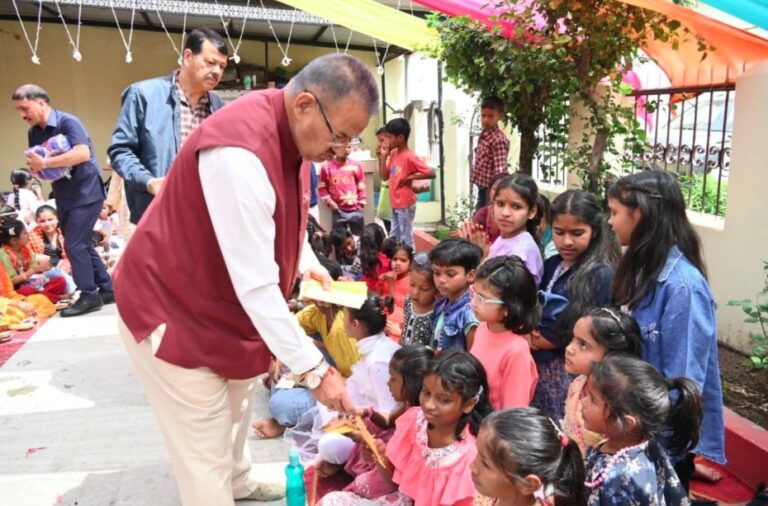 कैबिनेट मंत्री गणेश जोशी ने रामनवमी के पावन अवसर पर किया कन्या पूजन