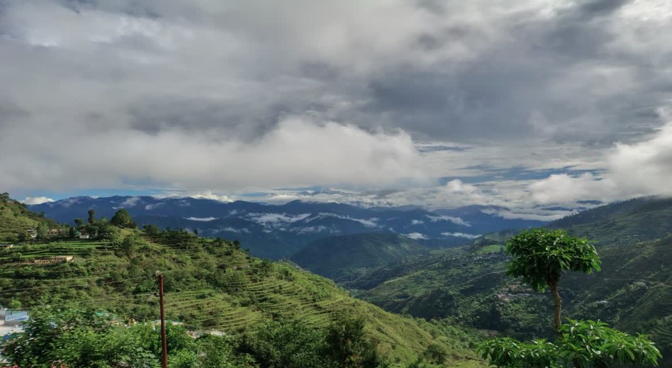 उत्तराखंड में बदला मौसम का मिजाज, बारिश-बर्फबारी के बीच ऑरेंज और येलो अलर्ट जारी