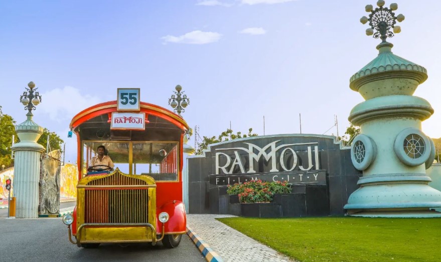 मार्च भर महिलाओं के लिए स्पेशल ऑफर, रामोजी फिल्म सिटी में सिर्फ 999 रुपये में एंट्री!