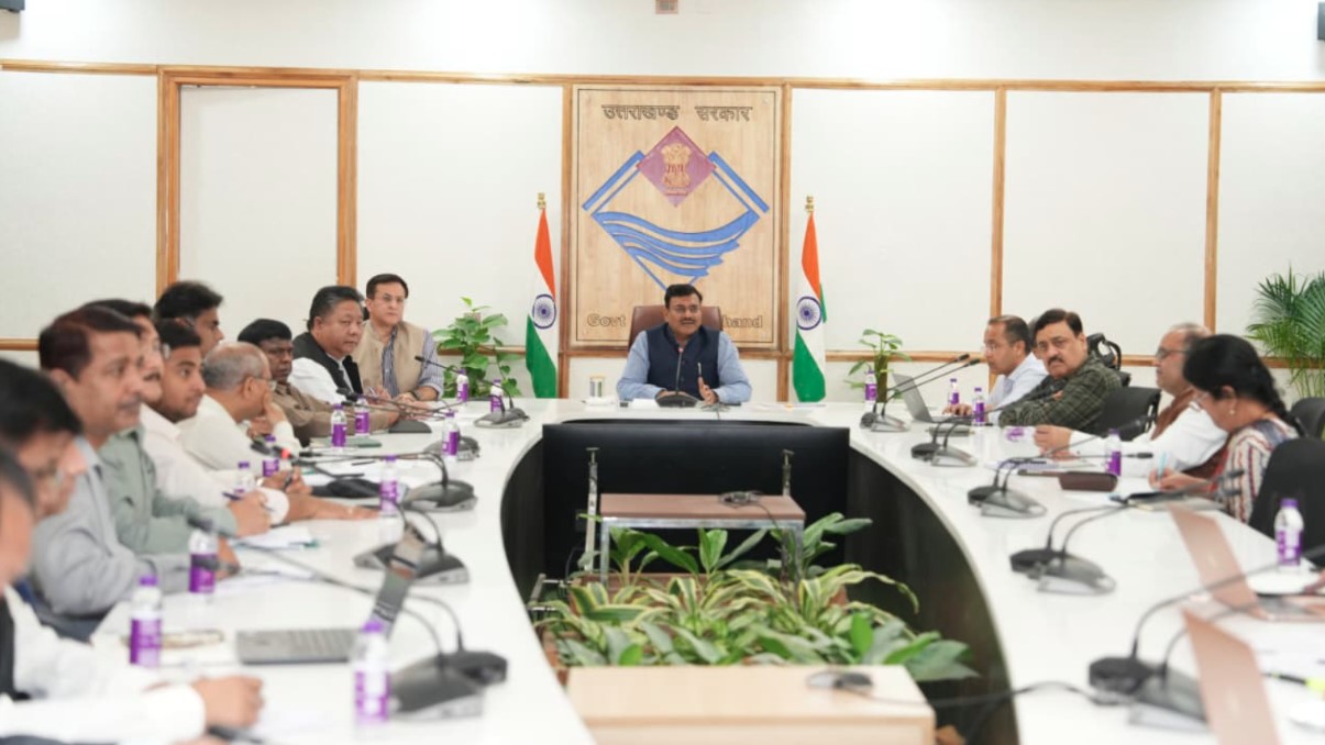 राज्य में गैस व अन्य आवश्यक वस्तुओं की पर्याप्त उपलब्धता है- मुख्य सचिव आनंद बर्धन