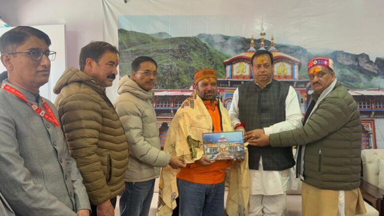 प्रसिद्ध उद्योगपति तथा बीकेटीसी वरिष्ठ सदस्य महेन्द्र शर्मा ने मंदिर समिति को ₹1.01 करोड़ का दान दिया