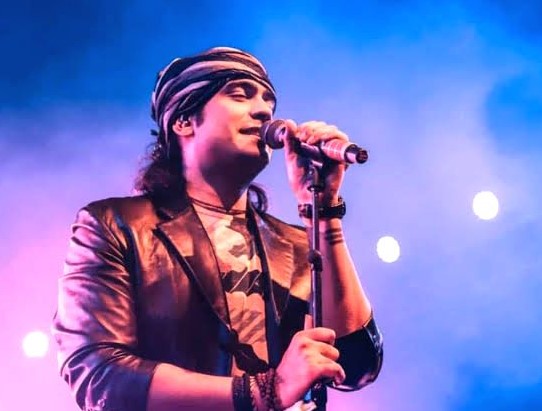 उत्तराखंड में सादगी भरे समारोह में जुबिन नौटियाल की गुपचुप शादी, बचपन की दोस्त बनी जीवनसंगिनी