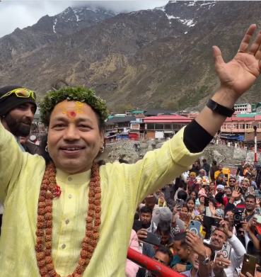 कैलाश खेर ने केदारनाथ धाम में किए दर्शन, देश की खुशहाली की कामना