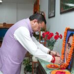 मुख्यमंत्री धामी ने भारत रत्न डॉ. भीमराव अंबेडकर के चित्र पर पुष्प अर्पित कर दी श्रद्धांजलि
