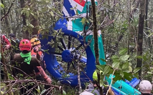 बोर्नियो में हेलीकॉप्टर क्रैश, 8 लोगों की मौत—उड़ान के 5 मिनट बाद टूटा संपर्क