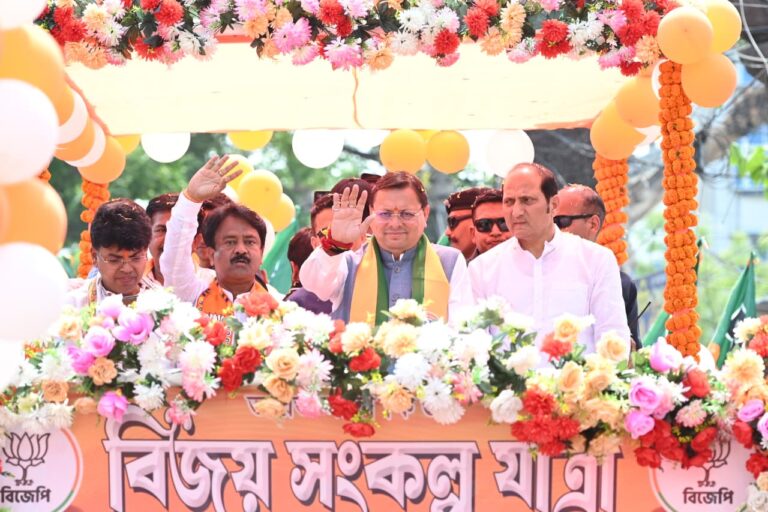 बंगाल के चुनावी रण में उत्तराखंड के ‘धाकड़’ धामी की एंट्री, बनगांव में दिखा जनसैलाब