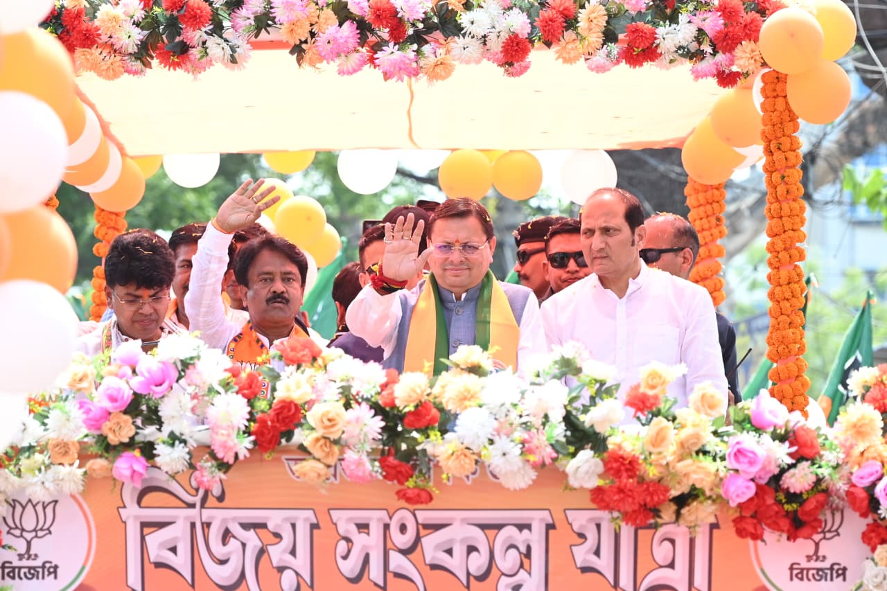 बंगाल के चुनावी रण में उत्तराखंड के ‘धाकड़’ धामी की एंट्री, बनगांव में दिखा जनसैलाब