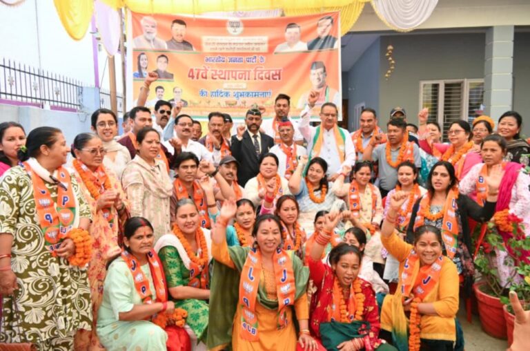 भाजपा के 47वें स्थापना दिवस पर तीन दर्जन से अधिक लोगों ने ग्रहण की पार्टी की सदस्यता