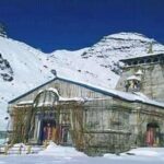 केदारनाथ में दो दिनों की बर्फबारी से तैयारी प्रभावित, 22 अप्रैल की यात्रा पर मौसम की मार