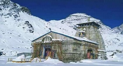 केदारनाथ में दो दिनों की बर्फबारी से तैयारी प्रभावित, 22 अप्रैल की यात्रा पर मौसम की मार