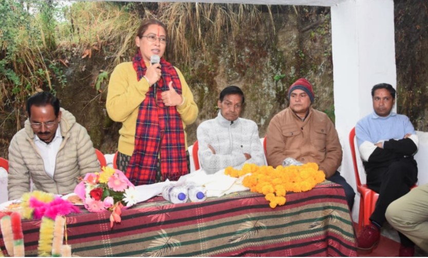 मंत्री रेखा आर्या ने जन मिलन कार्यक्रम में सुनीं ग्रामीणों की समस्याएं