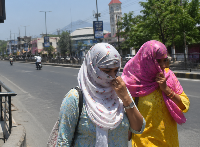 दून में भीषण गर्मी का कहर, 40 डिग्री के करीब पहुंचा तापमान, लू का अलर्ट जारी