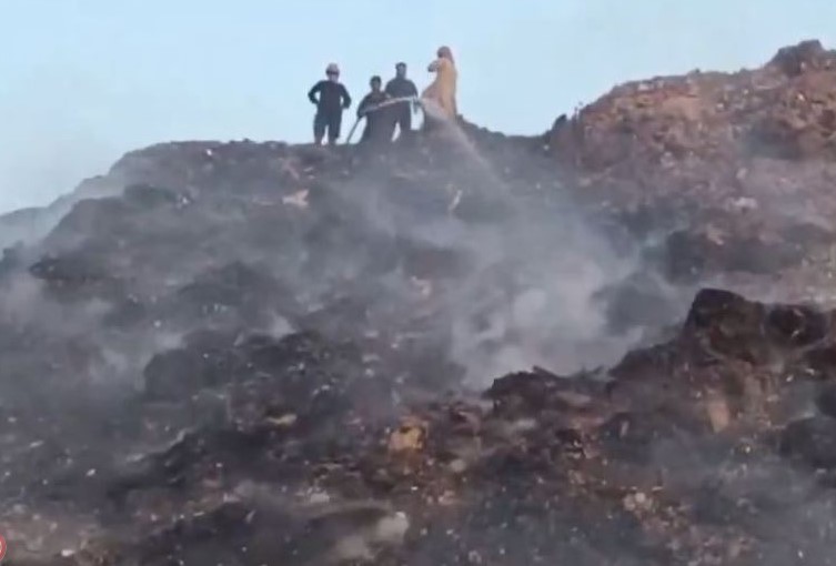 ओखला लैंडफिल पर मजदूरों की हालत गंभीर, 76% को स्वास्थ्य समस्याएं