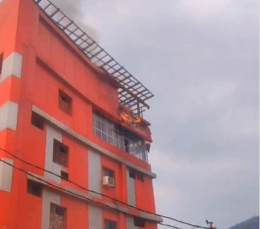 ऋषिकेश के लक्ष्मण झूला क्षेत्र में होटल में लगी आग, वेल्डिंग की चिंगारी बनी वजह