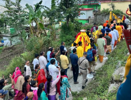 भक्ति और आस्था के जयघोष के बीच भगवान श्री मद्महेश्वर की डोली ओंकारेश्वर मंदिर से हुई रवाना