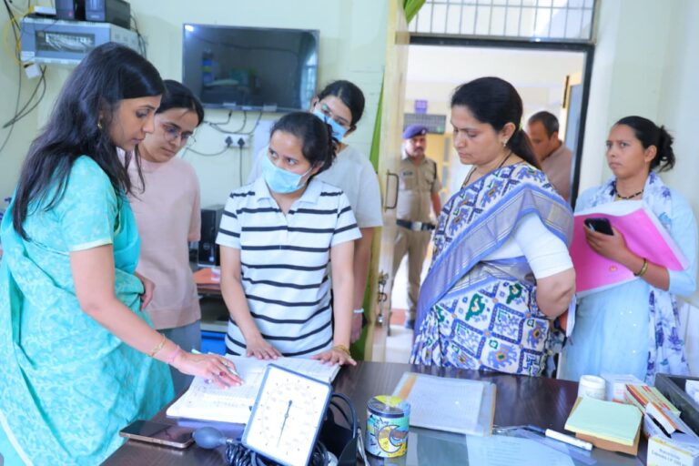 डीएम ने किया सीएचसी सतपुली का औचक निरीक्षण, स्वास्थ्य व्यवस्थाओं में लापरवाही पर जतायी नाराजगी