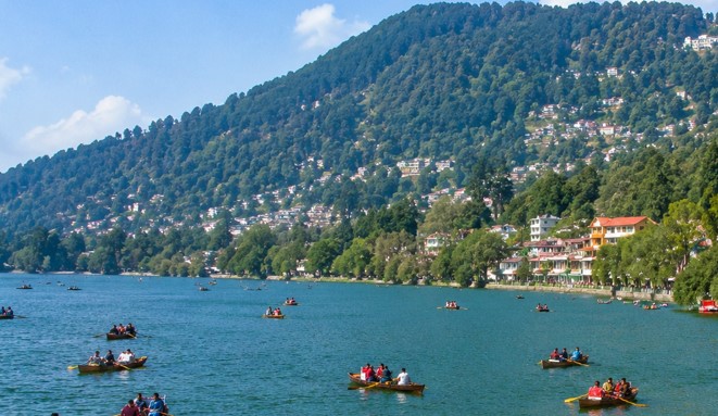 गर्मी से राहत के लिए नैनीताल की ओर बढ़ा पर्यटकों का रुख, होटल बुकिंग तेज