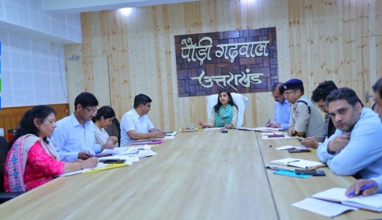 अतिक्रमण के खिलाफ अभियान में और तेजी लाने के निर्देश, चिन्हीकरण और हटाने की कार्रवाई साथ-साथ चलाएं: जिलाधिकारी