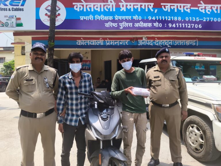 मोबाइल स्नैचिंग की घटना को अंजाम देने वाले 02 अभियुक्तों को पुलिस ने किया गिरफ्तार